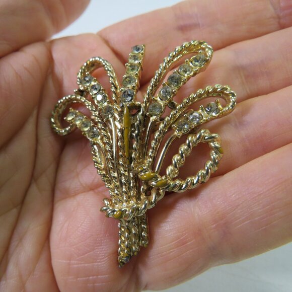 Vintage Gold Floral Bouquet w clear rhinestones (wheat) metal Brooch Lapel Pin - Picture 5 of 8